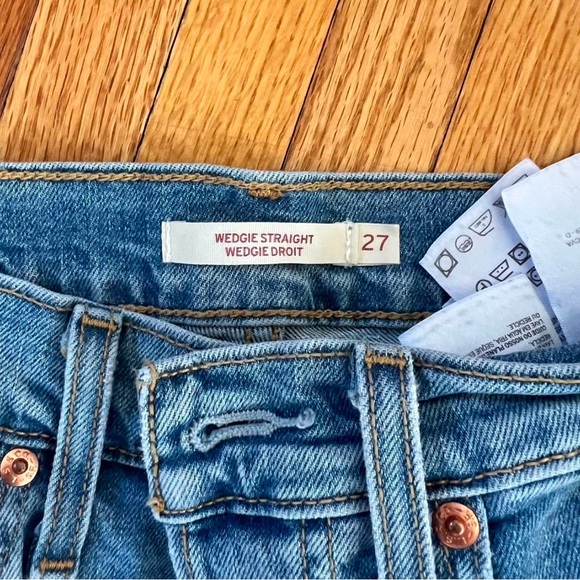 Levi's Light Blue Denim Jeans - Picture 3 of 4